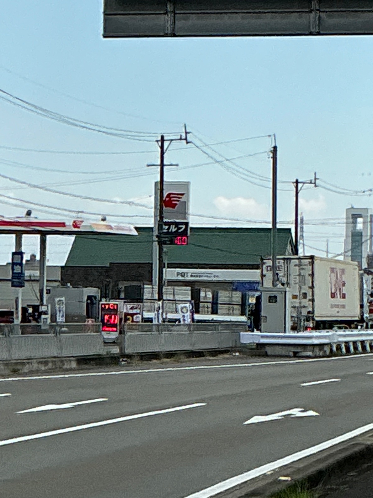 apollostation 四日市東インターSS／西日本宇佐美の価格看板の写真1